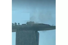 Kebakaran di Atap Marina...