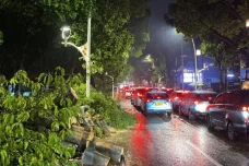 Lalu Lintas Jalan Dharmawangsa...