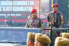 Panglima TNI Tunjuk...