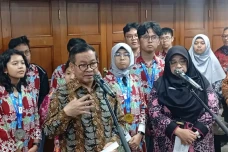 Pelaku Pembakar Sampah...