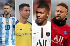 10 Pesepak Bola dengan...