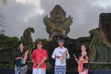 Digelar Sepekan, Penjor...