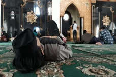 Hukum Tidur di Dalam...