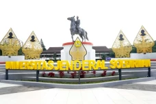 10 Pahlawan Nasional...