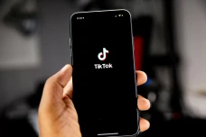 TikTok Hapus Konten-konten...