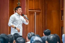 Seskab Teddy Masuk Menteri...