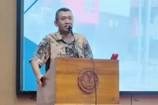 Guru Besar UNJ: Gelar...