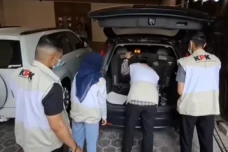 Usut Korupsi Proyek...