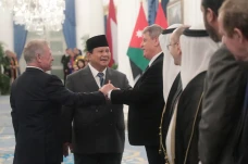 Di Depan Raja Yordania,...