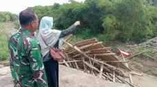 Jembatan Darurat di...