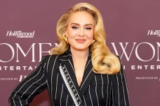 Adele Debut di Dunia...