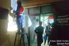 Cegah Kebakaran, Warga...