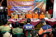 Longsor Cilacap, Alat...