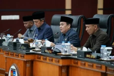 Rapat Paripurna, DPRD...