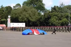 TNI AL: Penerjun yang...