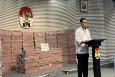 KPK Kembalikan Rp883...