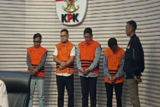 KPK Tahan 4 Tersangka...