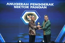 Daftar Peraih Penghargaan...