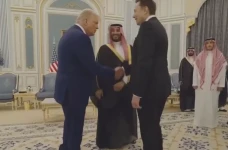 Elon Musk Kembali ke...