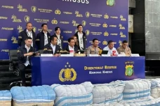 Polisi Buru Sosok Berinisial...