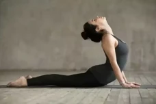 5 Manfaat Yoga di Rumah...