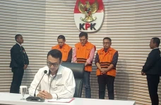 KPK Tahan 3 Tersangka...