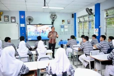 Perbedaan Hari Guru...