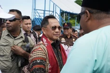 Kunjungi Banda Neira,...