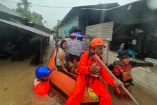 BNPB Kerahkan 2 Pesawat...