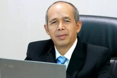 Peran Guru di Antara...