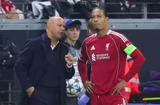 Liverpool Pecat Arne...