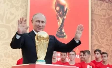 Rusia Siapkan Piala...