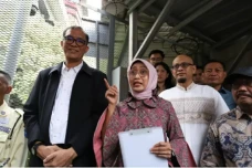 Bebas dari Tahanan,...