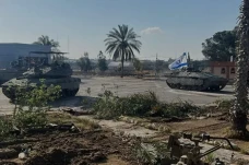 Tentara Israel Bunuh...