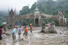 Apakah Korban Longsor...