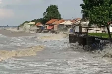 Banjir Rob Terjang Indramayu,...