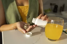 Bahaya Konsumsi Vitamin...