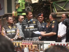 Purbaya Ancam Pegawai...