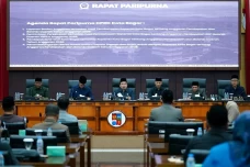 Sidang Paripurna DPRD...