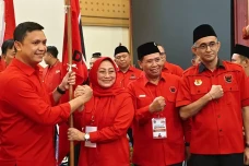 Pimpin DPC PDIP Depok,...