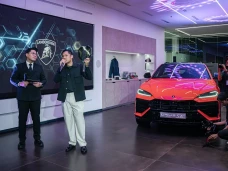 Main Padel Naik Lamborghini?...