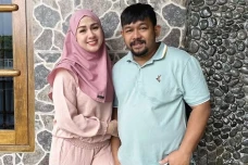 Resmi Cerai, Komedian...