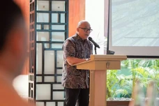 Menguatkan Kepemimpinan...