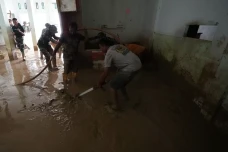 Takengon Masih Terisolasi,...