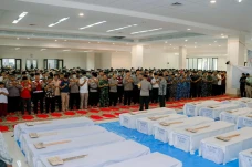 Salat Jenazah Dipimpin...