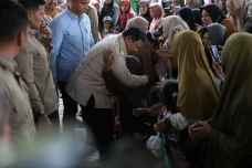 Ditengok Prabowo, Haru...