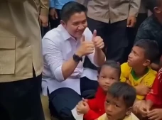 Momen Seskab Teddy Bagikan...