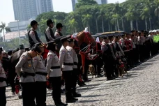 Pengamat: Penempatan...