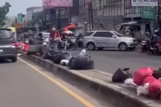 Horor Tumpukan Sampah...