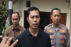 Polisi Tangkap 2 Debt...